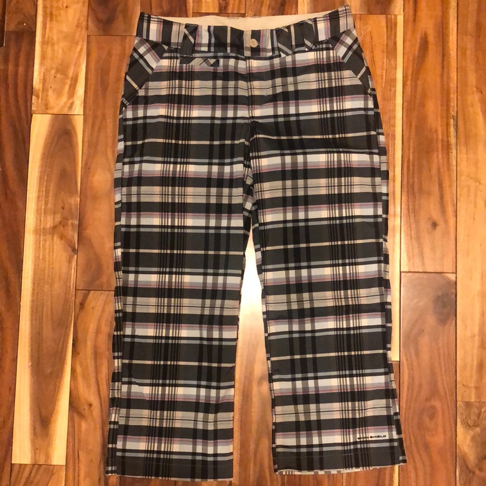 Columbia titanium golf or athletic Capri pants